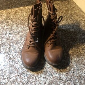 Sweater and leather boots (8M wms)